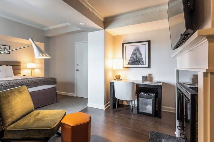 Room 32 of 69